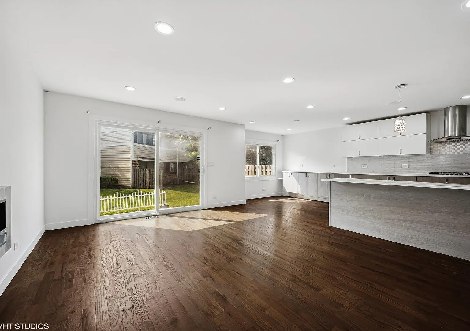 4 bed, 2.5 bath, 2800 sqft, $3,600 — Photo 3