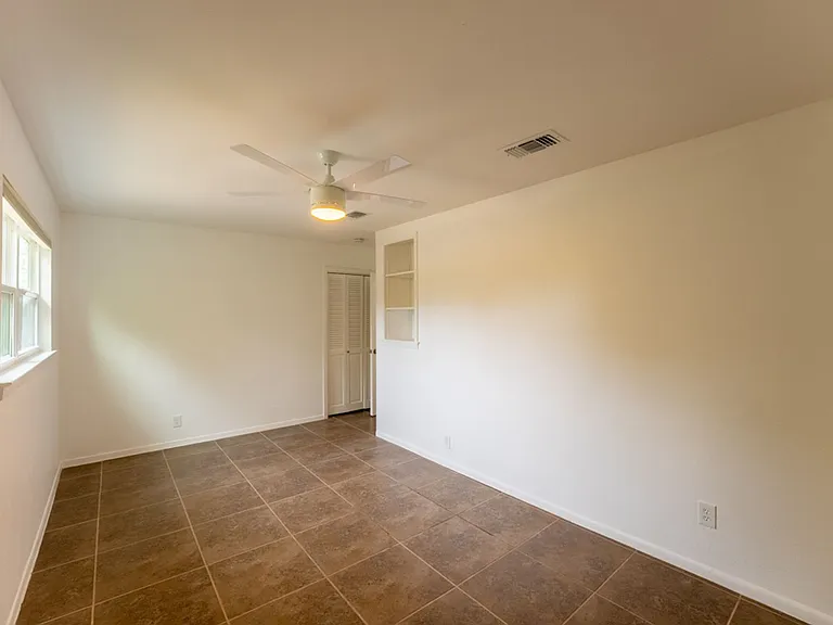 1307 Berkshire Dr — Photo 30