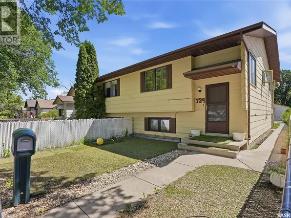 724 M Ave S, Saskatoon, SK S7M 2L4