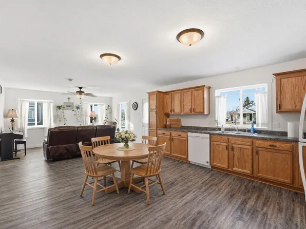 1504 Jasmine Dr, Alexandria, MN 56308