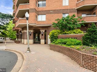 1050 N Stuart St APT 605, Arlington, VA 22201