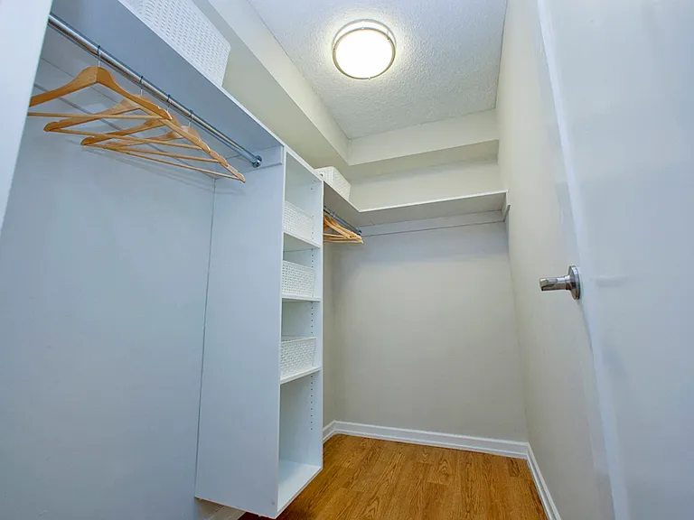 334 Dundas St E — Photo 8