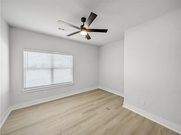 100 Selkirk Dr — Photo 18