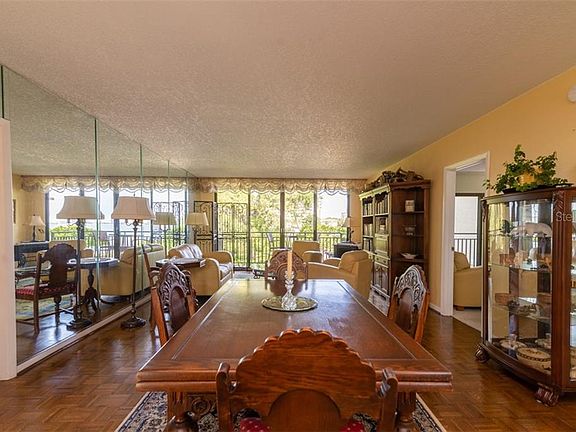 3rd image of 5020 Bayshore Blvd APT 202