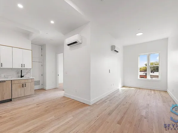 897 New York Avenue image 1 of 6