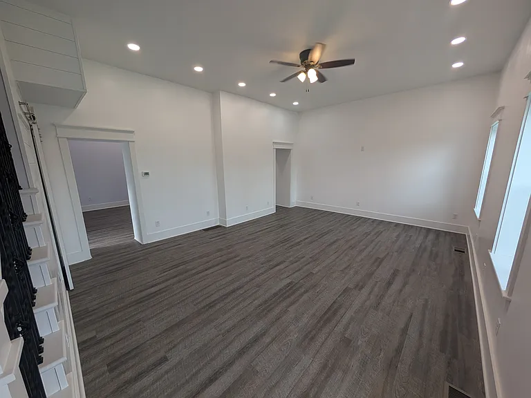 1003 Commercial St — Photo 16