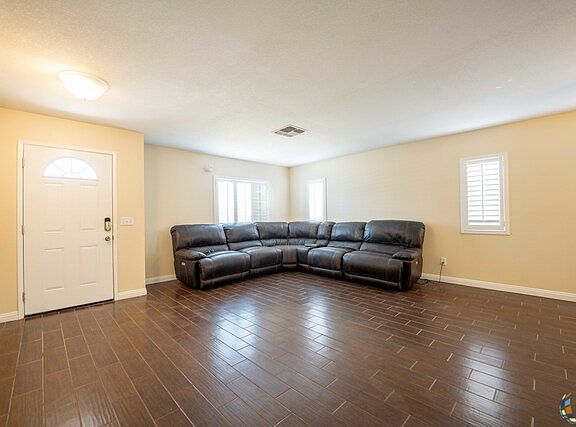 5th image of 210 Cahuilla Dr