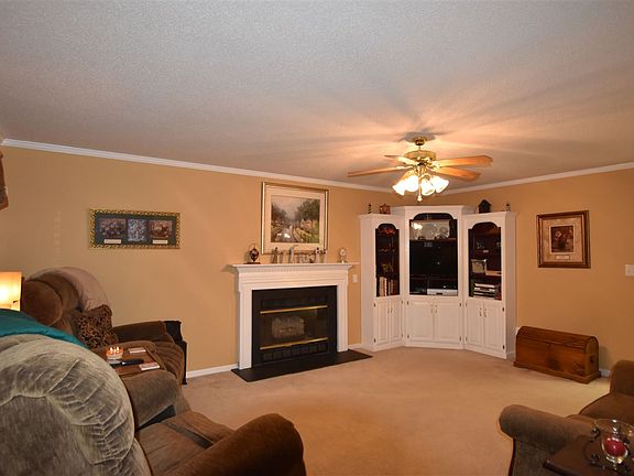 3rd image of 16 Dorchester Dr