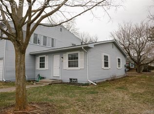 207 Neptune Dr, Walled Lake, MI