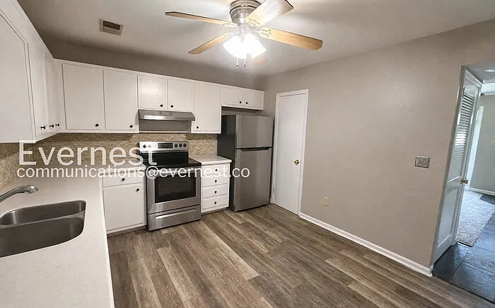2445 Hampstead Dr — Photo 3