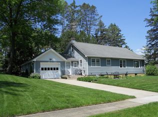 407 N River Rd, Fox River Grove, IL 60021