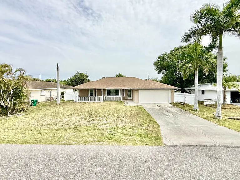 22148 Lockport Ave — Photo 3