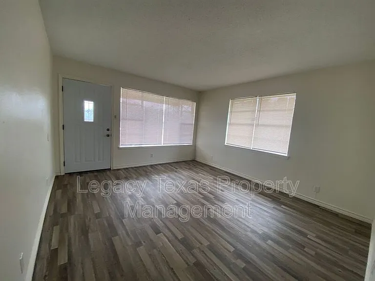 108 Pine St — Photo 4