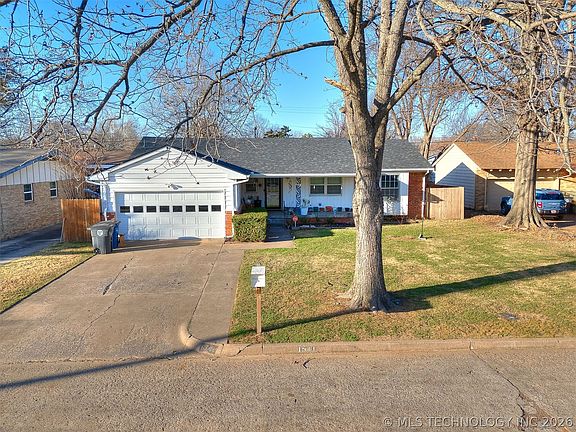 2nd image of 1541 E 61st St