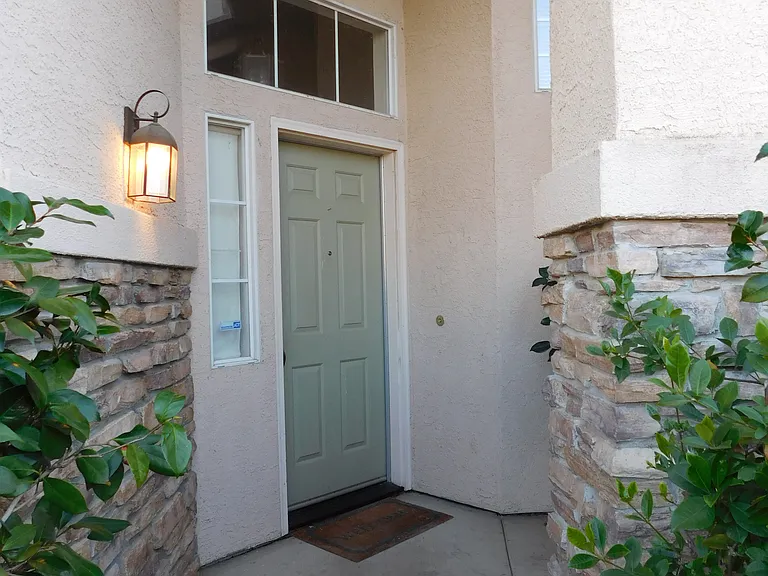 412 Avila Dr — Photo 3