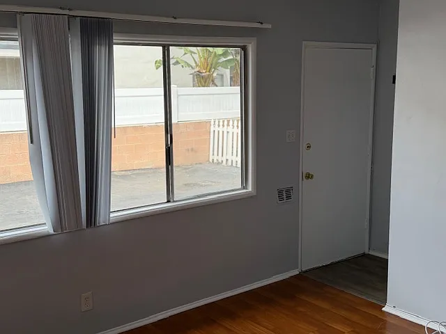 25044 3/4 Oak St — Photo 14