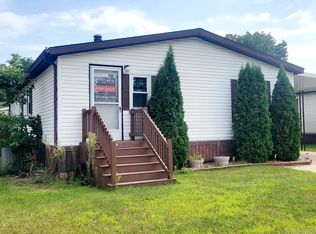 14323 Cedar Cove Dr, Fenton, MI 48430