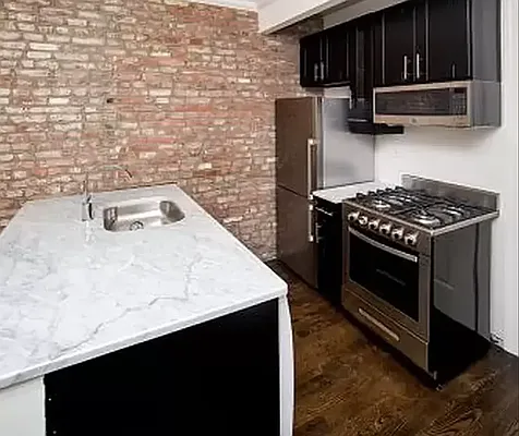 Rented by Avenues Real Estate | media 18