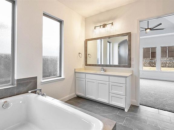 5th image of 2660 Meadowbrook Blvd