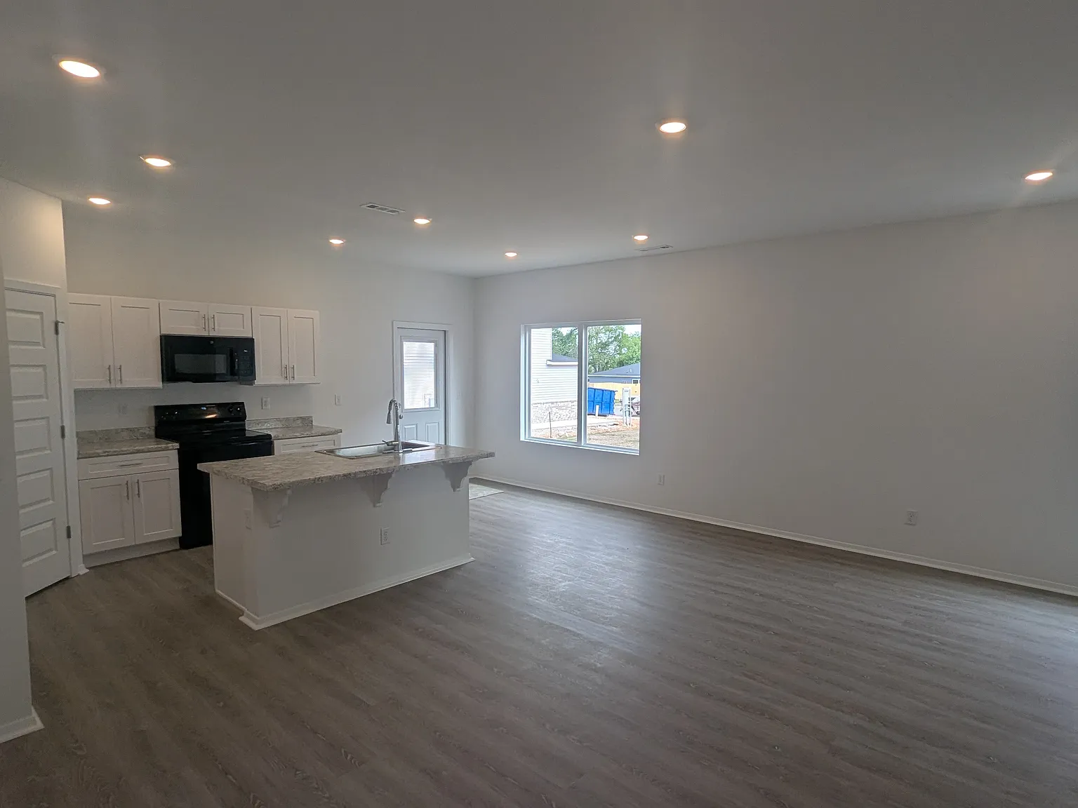 6604 SW Dignity Ave — Photo 2