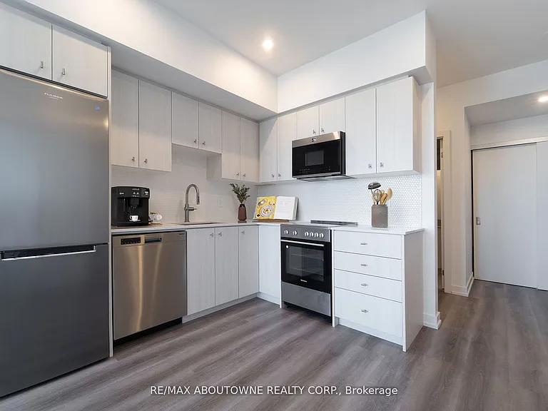 5 Wellington St S #1407 — Photo 6