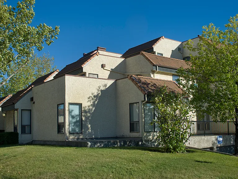 231 Templegreen Dr NE — Photo 2
