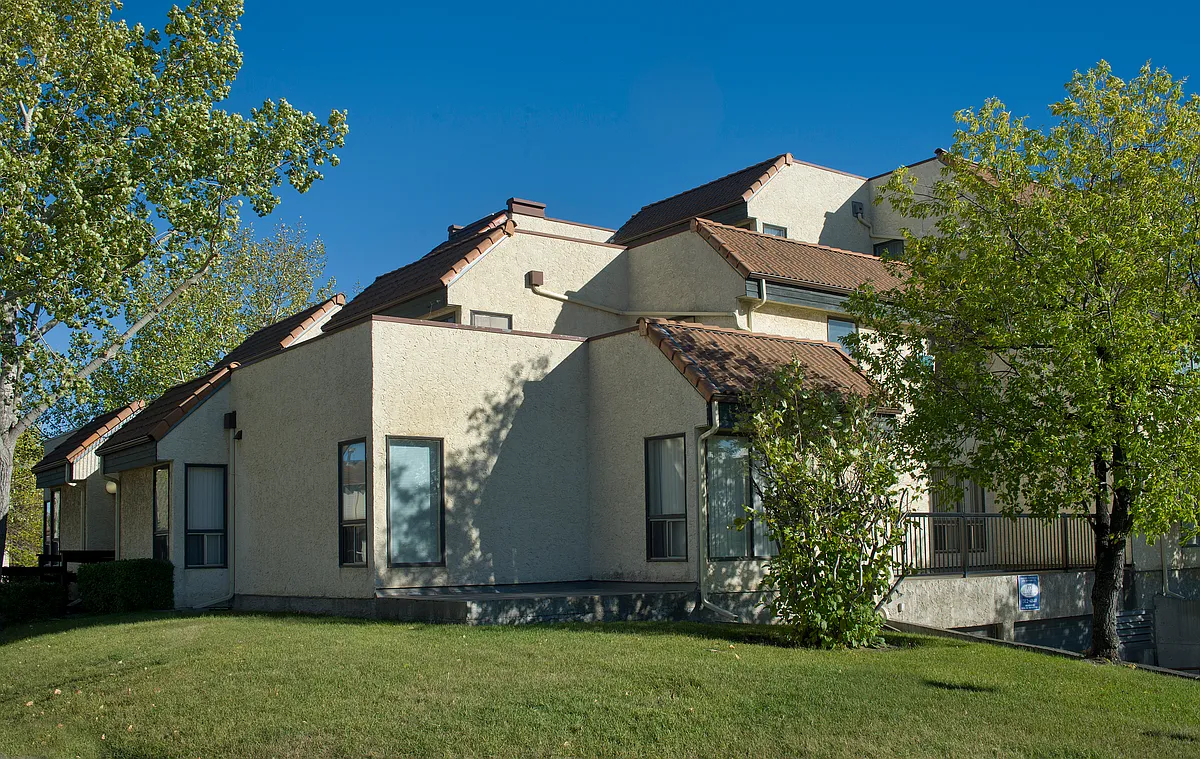 Building Photo - 231 Templegreen Dr NE