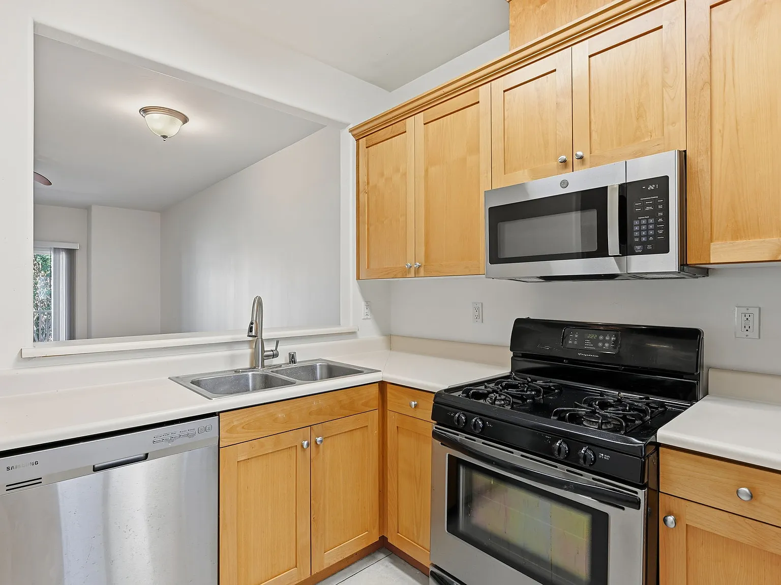 2 bed, 900 sqft, $4,000 — Photo 4