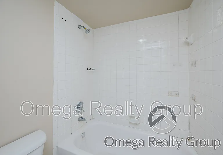 Camelot Apartments — Photo 34