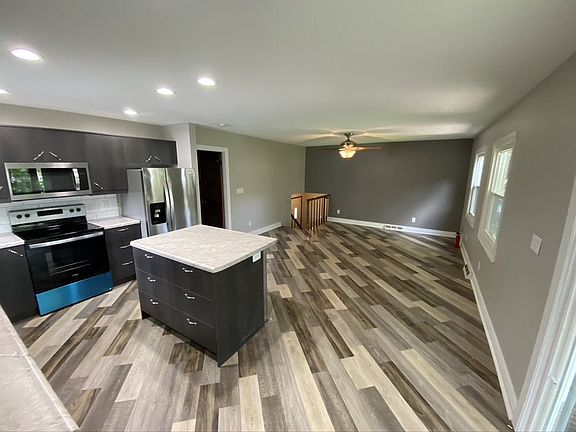 3rd image of 3022 E Court St