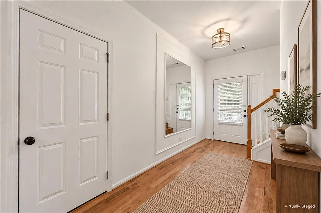 3 bed, 2.5 bath, 1680 sqft, $2,300 — Photo 3