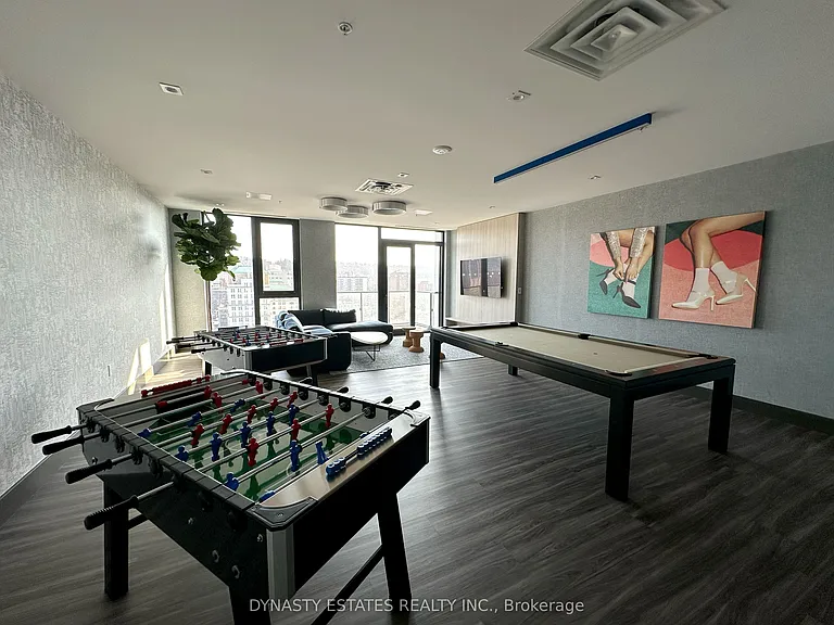 75 James St S #908 — Photo 14