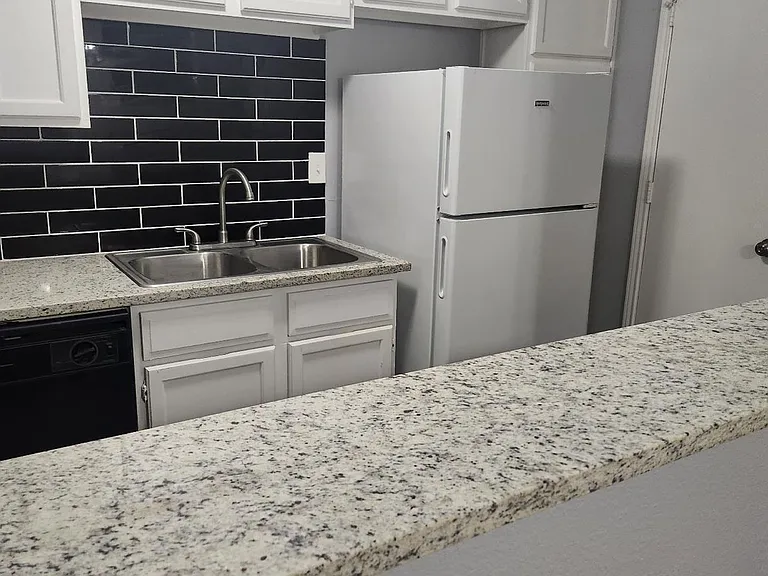 $500.00 of Move In SPECIAL - Updated Townhouse Available Now — Photo 7