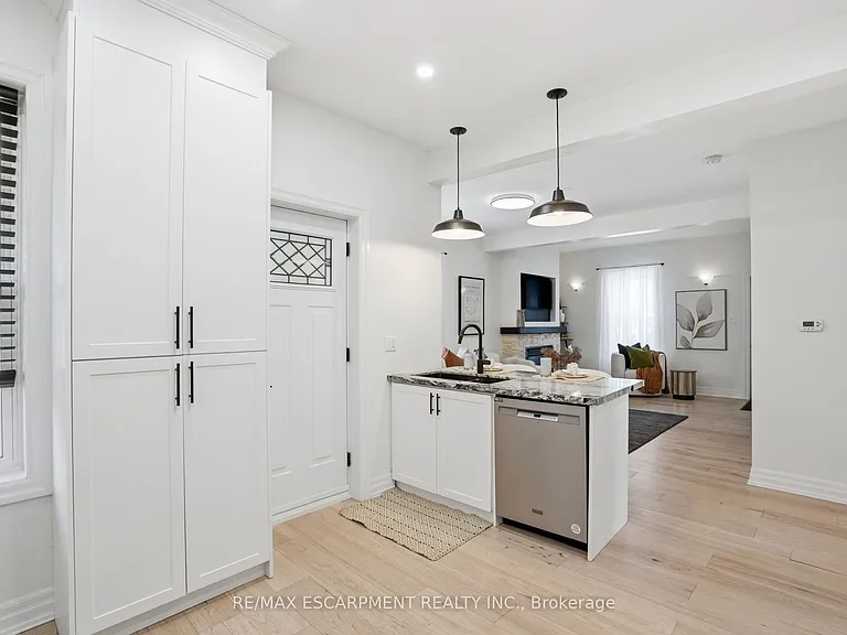 118 Victoria St — Photo 12
