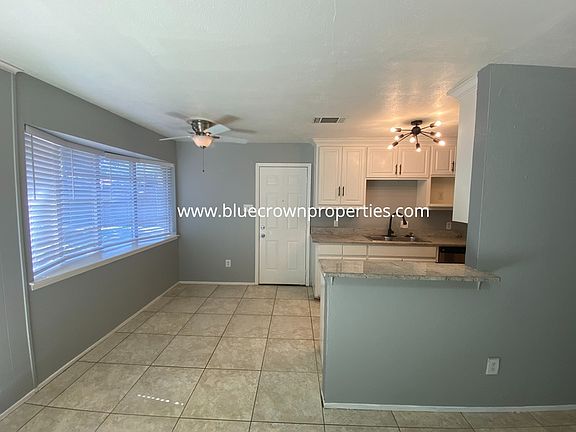 4th image of 813 N Ector Dr