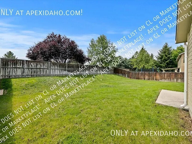 3851 N Lezana Ave — Photo 30