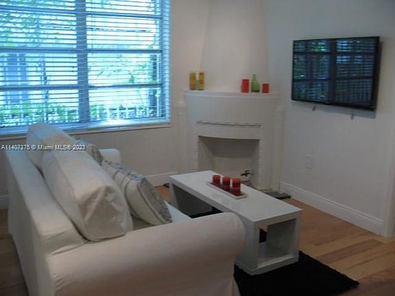 4th image of 1525 Meridian Ave APT 109