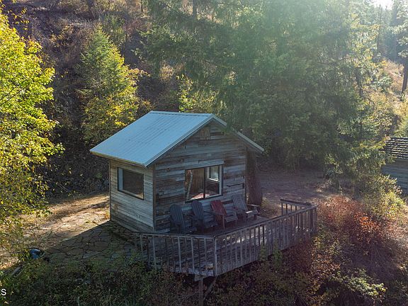 2nd image of 1402 Mirror Lake Rd