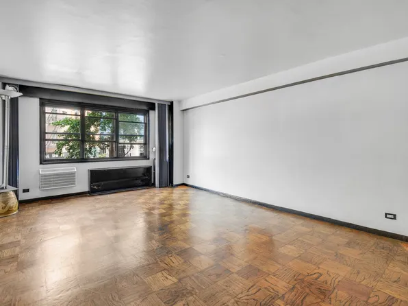 31 Jane Street 2H image 2 of 9