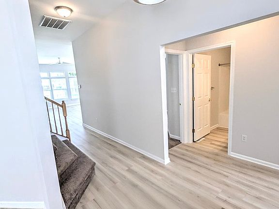 5th image of 26047 Ashcroft Dr