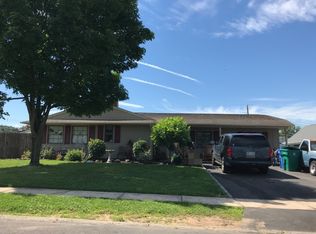 14 Swan Ln, Levittown, PA 19055