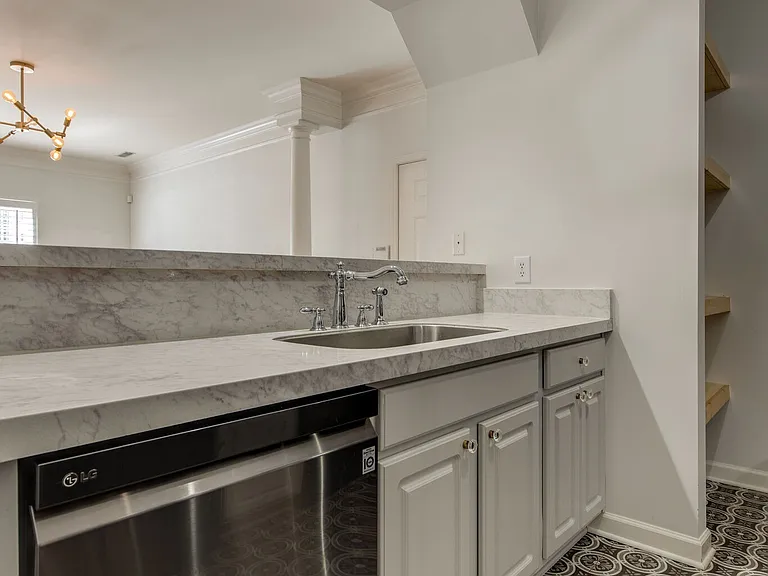2304 Elliott Ave #102 — Photo 14