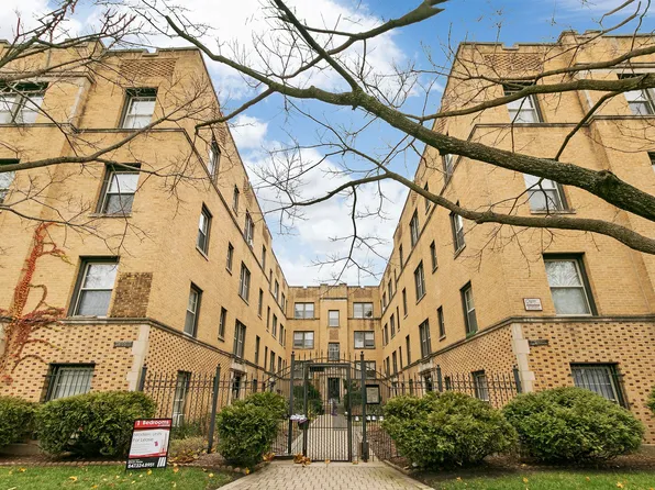 3425-33 N. Marshfield