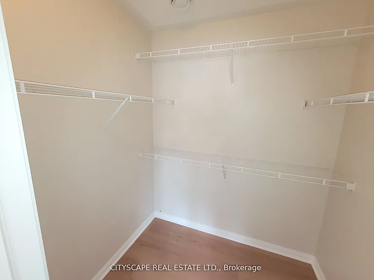 219 McGinnis Cres — Photo 16