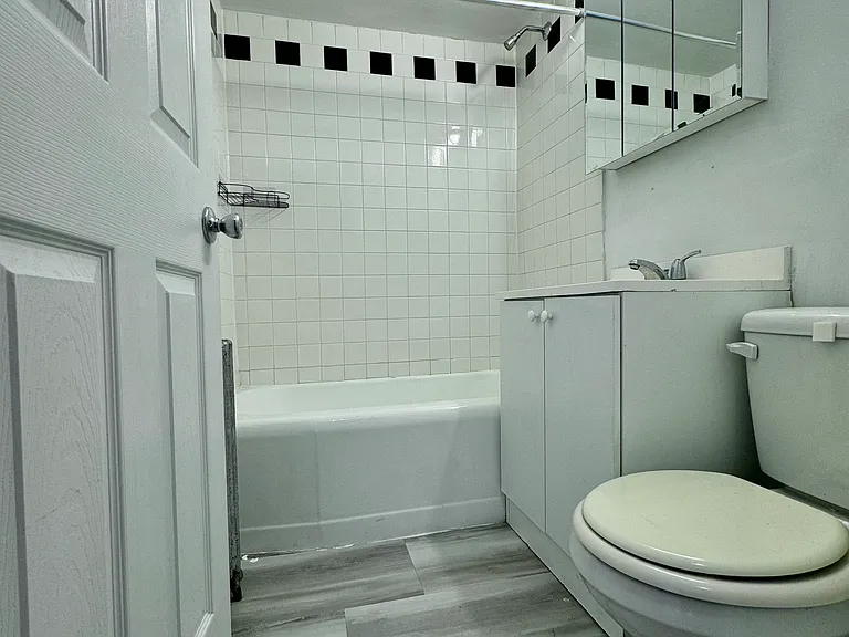 4350 N Ashland Ave — Photo 16