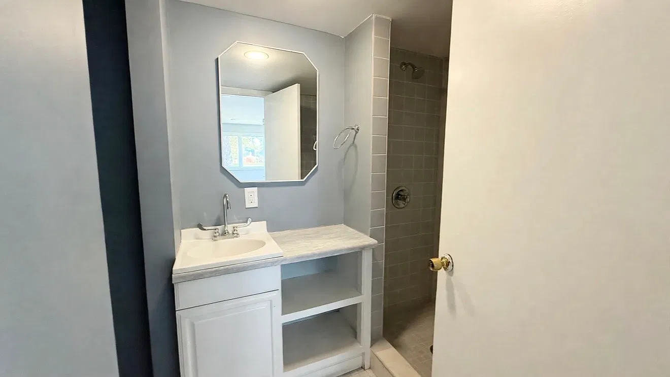 3 bed, 1600 sqft, $1,800 — Photo 3