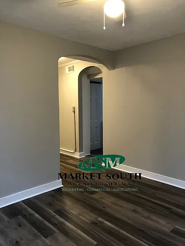 50 E 412 Photo 1