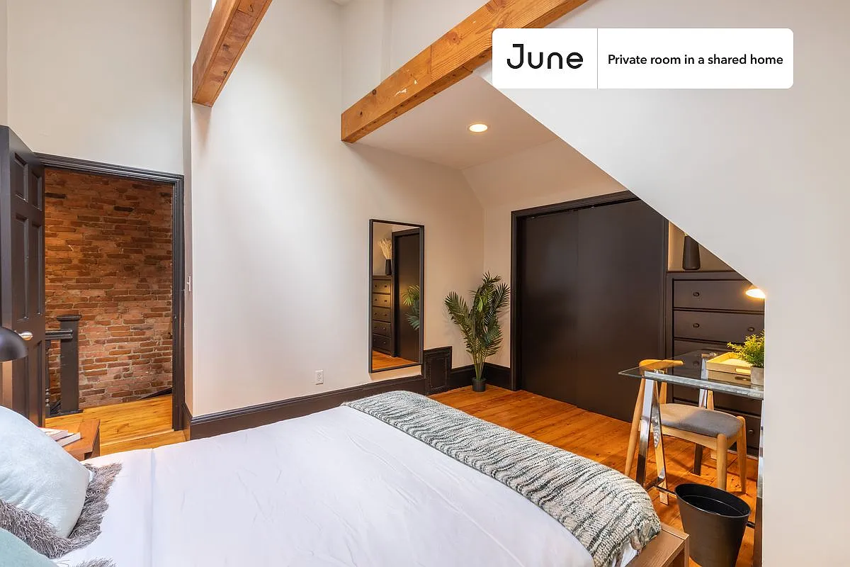 Queen bedroom in 5 bed/2 bath home in Allston #234 C — Photo 3