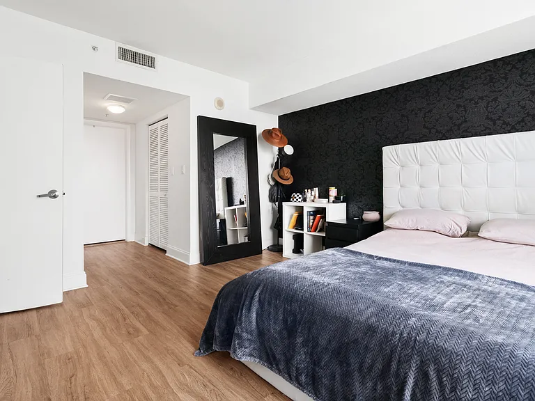 1800 N Bayshore Dr #1604 — Photo 8