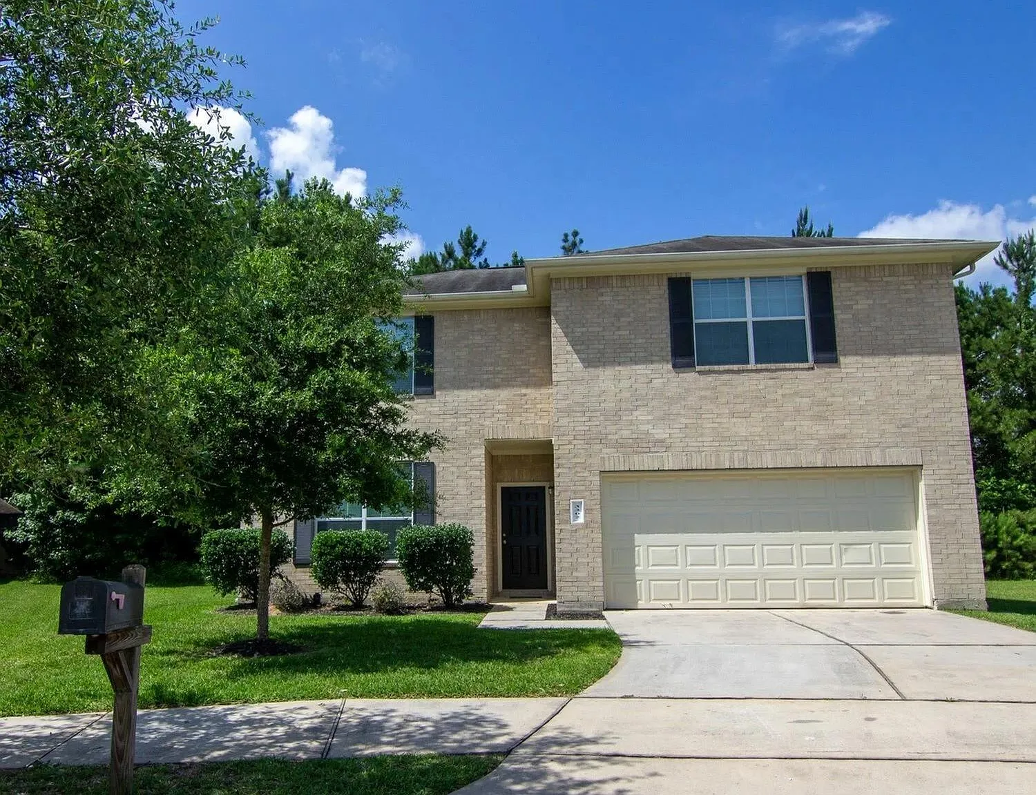 4 bed, 2.5 bath, 2380 sqft, $2,350 — Photo 1